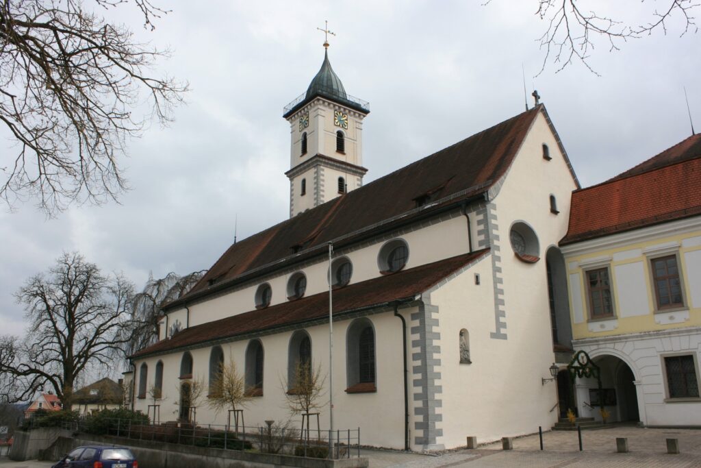 Blick auf die Pfarrkirche St. Martin in Aulendorf.